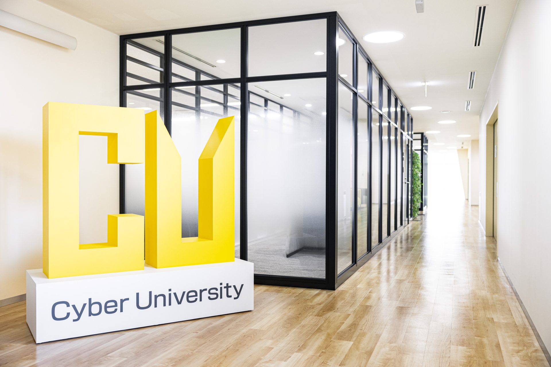 【事例】株式会社サイバー大学様｜キャンパスの中心にある芝生のような場所をオンラインコミュニティで作りたい。