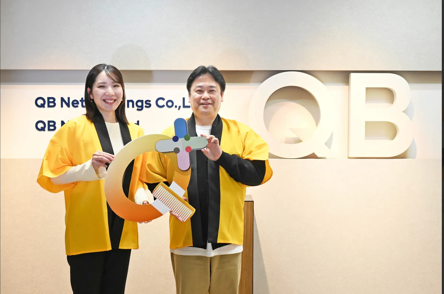 紙からアプリへ。全国585店舗への情報到達を1週間に短縮 ― QB HOUSEが挑む、一体感を育む組織づくり